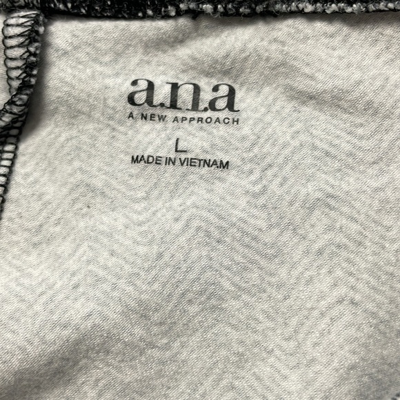 Women’s size large Ana a new approach black and white leggings - Picture 6 of 7